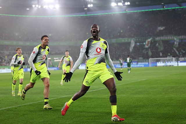 Guerreiro Leads Borussia Dortmund to Victory Against Wolfsburg
