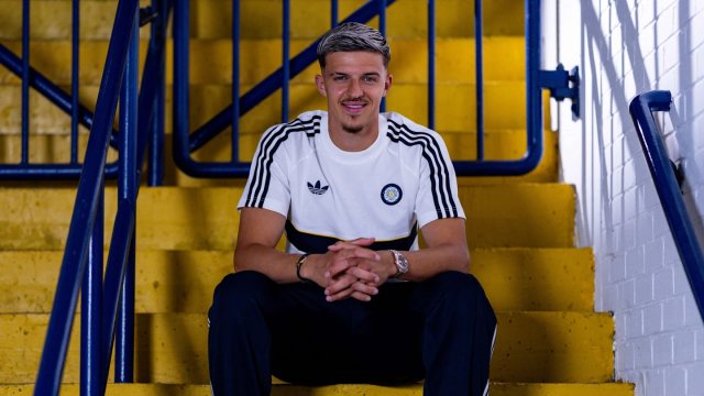 Leeds United Signs Bosnian Defender Tarik Muharemovic