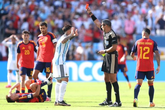 Enzo Fernandez Makes History with Red Card in World Cup Final
