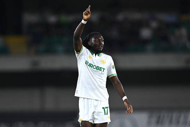 Al Hilal Battles Manchester United for Kone Deal